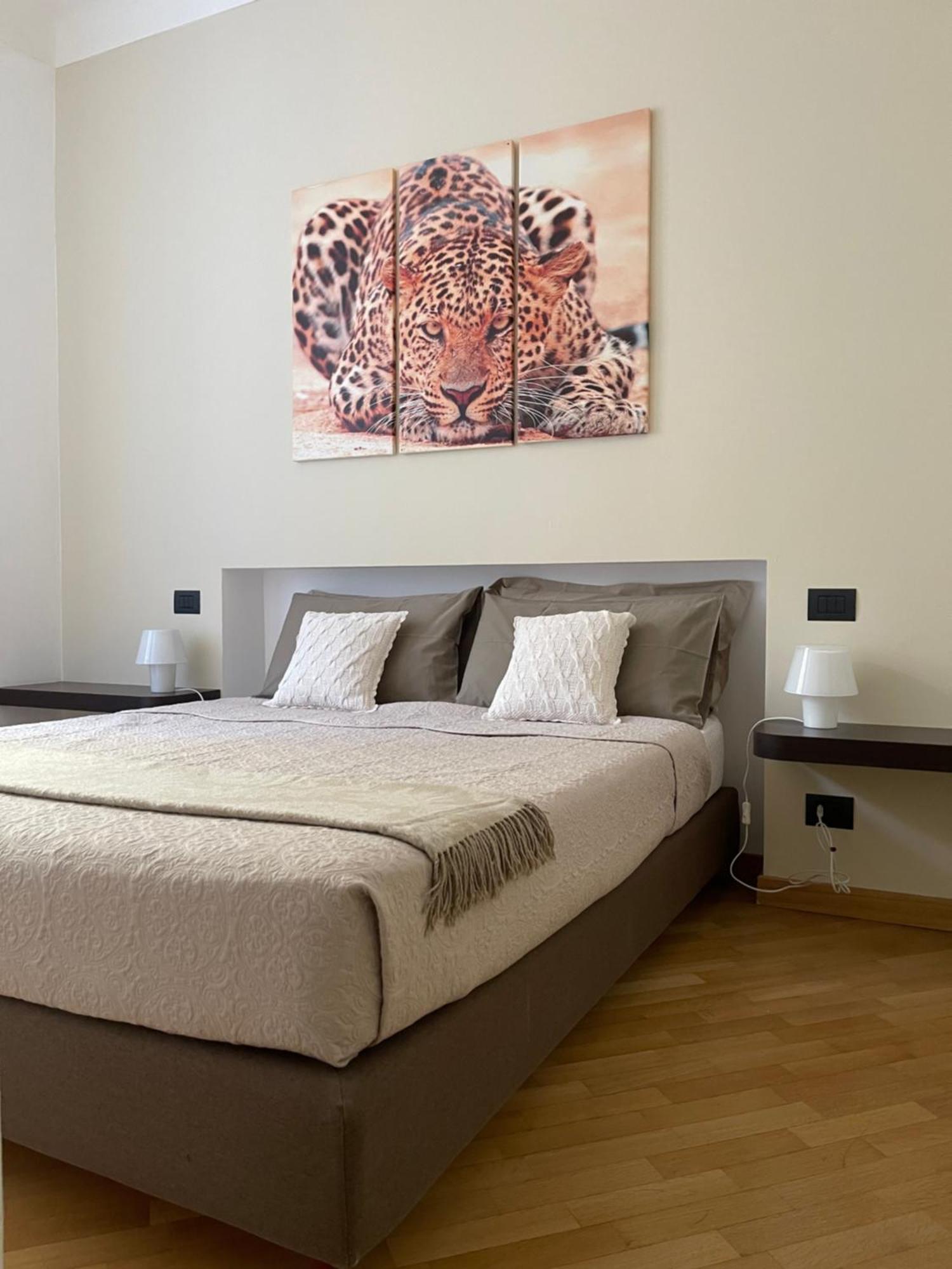 Charming Como - Apartment Downtown In The Pedestrian Area With 2 Double Bedrooms And 2 Complete Bathrooms A Spacious Living Room And Full Equipped Kitchen Exteriör bild