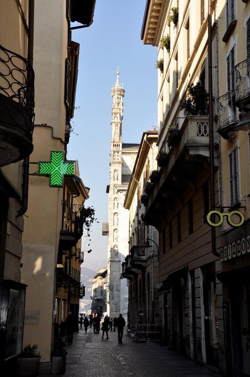 Charming Como - Apartment Downtown In The Pedestrian Area With 2 Double Bedrooms And 2 Complete Bathrooms A Spacious Living Room And Full Equipped Kitchen Exteriör bild