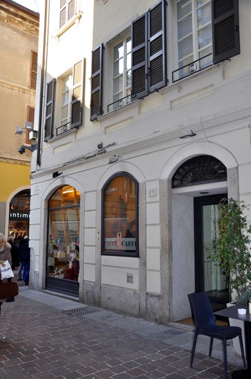 Charming Como - Apartment Downtown In The Pedestrian Area With 2 Double Bedrooms And 2 Complete Bathrooms A Spacious Living Room And Full Equipped Kitchen Exteriör bild